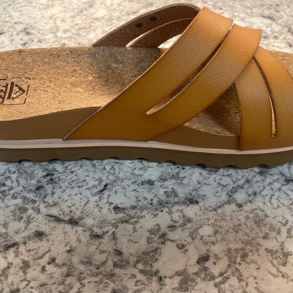 Reef Women's Brown Cross-Strap Sandals - Picture 4 of 7